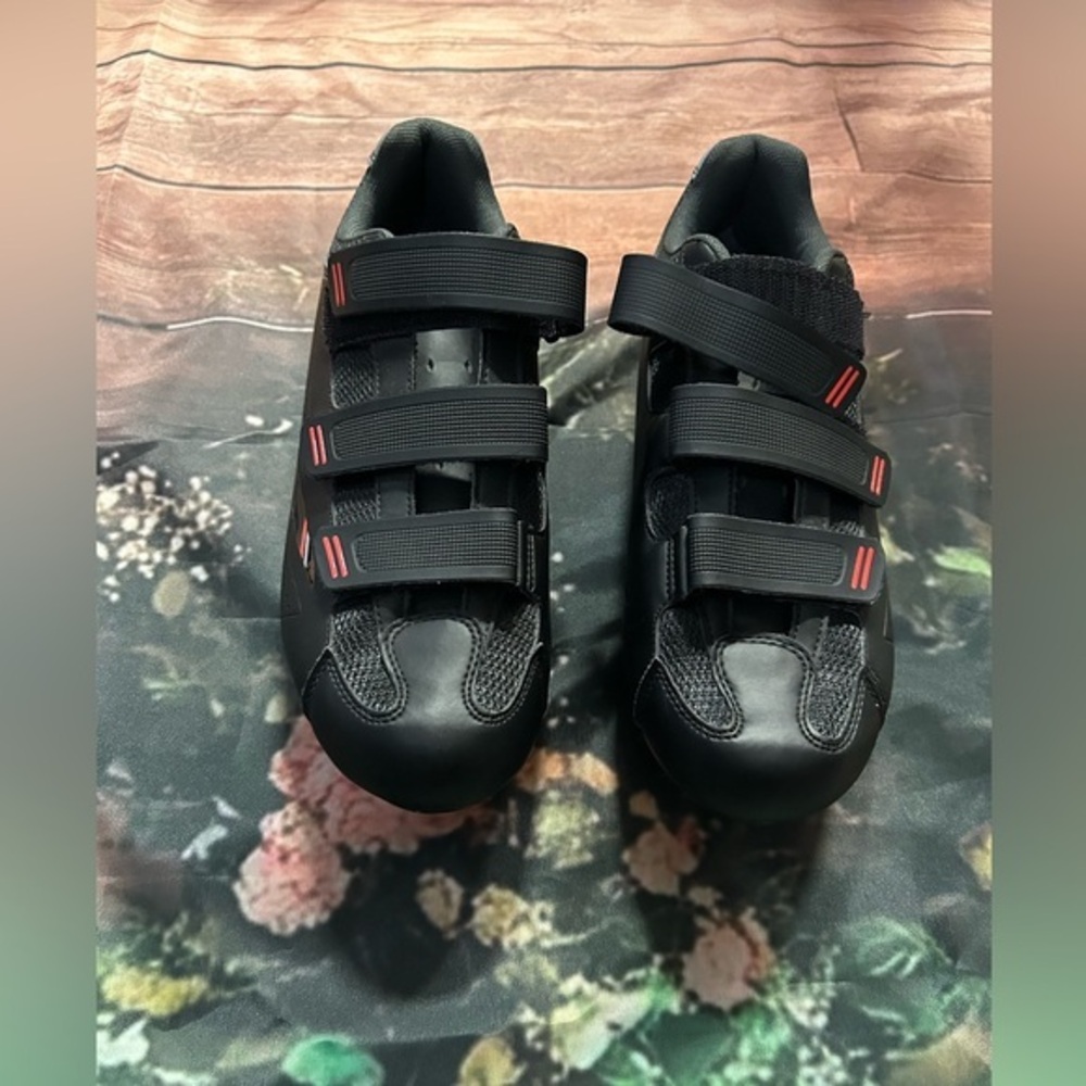 Tommaso cycling shoes size 43 , size 10US